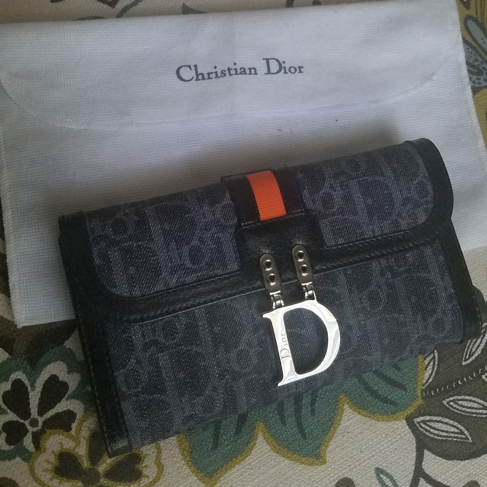 ❤❤❤NWOT CHRISTIAN DIOR FLIGHT WALLET